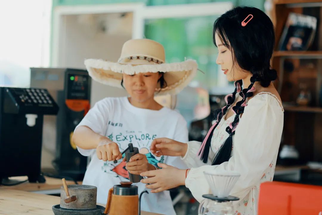 DƬ